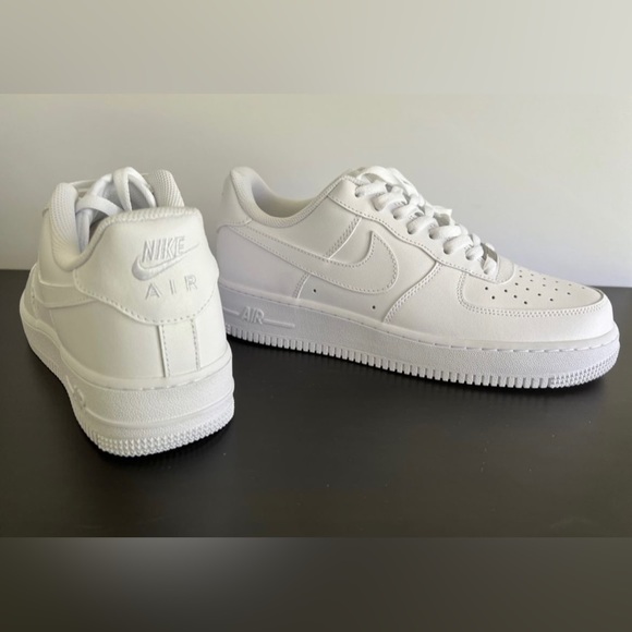 Air Force 1 - Picture 1 of 3